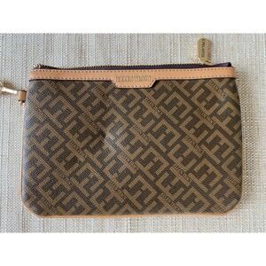 ELLEN TRACY Signature Collection Classic Wristlet Bag